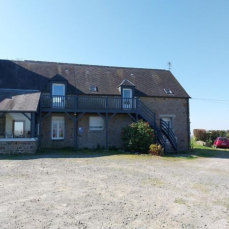 Maison Face Au Mont Avec Exterieur Авранш Екстериор снимка